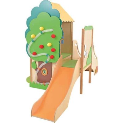 Kindergarten-Baumhaus mit Rutsche