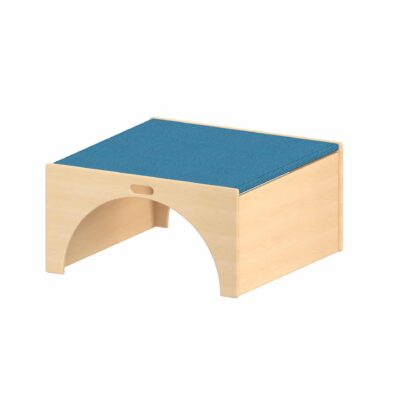 Spielpodest Quadrat Groß als Tunnel mit Tretford-Teppich