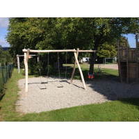 2-Platz Schaukelgestell mit Sitzen, Stahlankern und Überstand aus Robinien-Holz – Bild 3