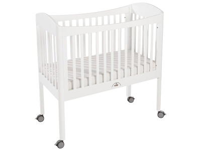 Erhöhtes Babybett mit Gitterstäben