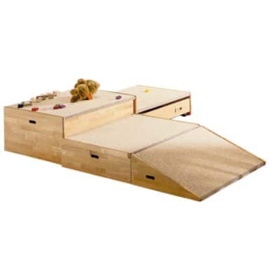 Podestlandschaft mit Schrägenpodest, 5-teilig mit Teppichbelag