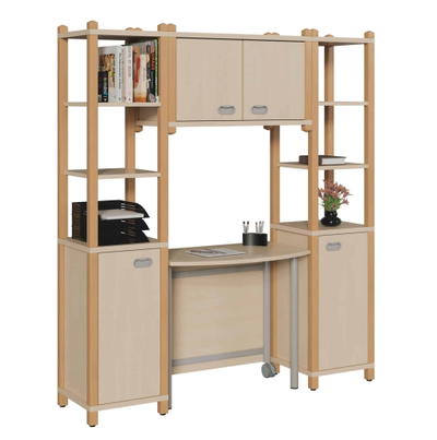 Erzieherarbeitsplatz mit Schreibtisch