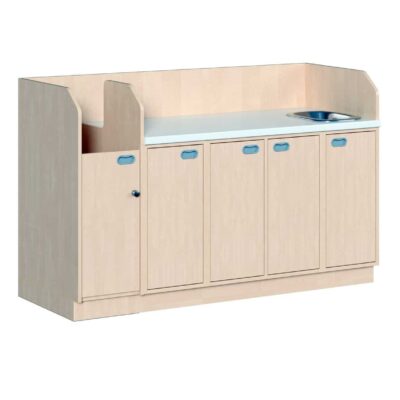 Wickelkommode mit verschließbaren Treppenaufgang, Waschbecken und Türen