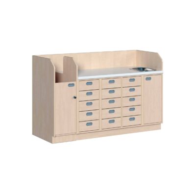 Wickelkommode mit verschließbaren Treppenaufgang, Waschbecken und 15 Dekorschüben