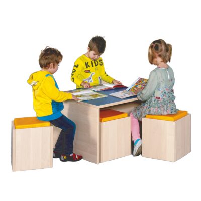 Tischpodest mit Linoleumdeckplatte und 4 Hockern