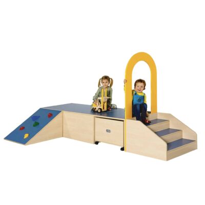 Podestanlage mit Kletteraufgang, Bogen, Treppe und Rollkasten