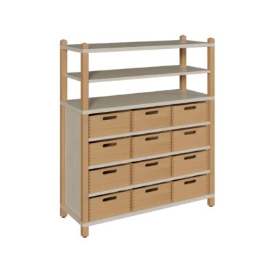 Stollenschrank mit großen Massivholzkästen und Regalaufsatz