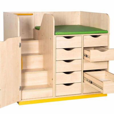 Wickelkommode mit Treppe