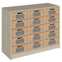 Schrank mit Massivholzschüben