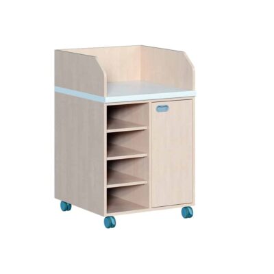 Wickelkommode zweireihig fahrbar - Regal und Tür
