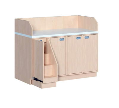 Wickelkommode vierreihig – mit 3 Türen und Aufstiegshilfe