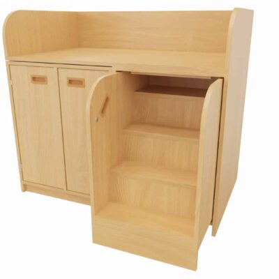 Wickelkommode mit ausziehbarer Treppe und Doppeltür