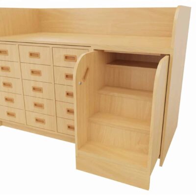 Wickelkommode mit ausziehbarer Treppe und 15 Schubkästen