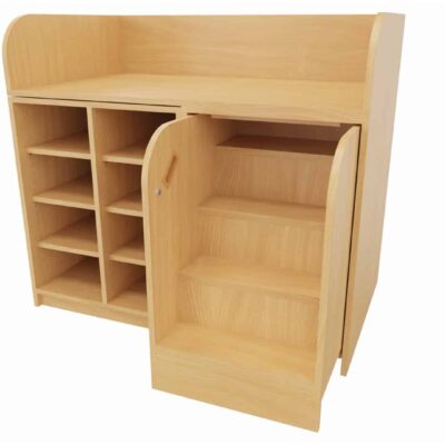Wickelkommode mit ausziehbarer Treppe und Regal mit Mittelwand
