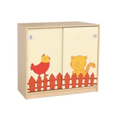 Fantasiewelt Schrank mit Hühnchen und Katze