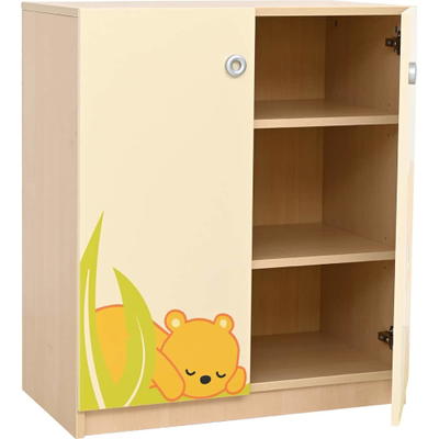 Fantasiewelt Schrank mit schlafendem Bärchen