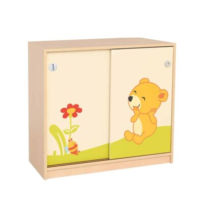 Fantasiewelt Schrank mit Bärchen auf Wiese