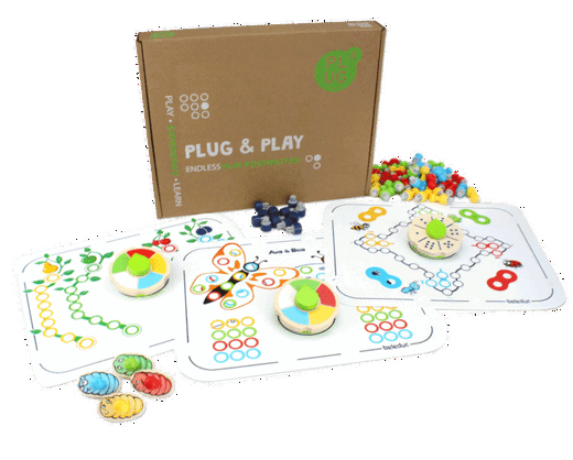 27094-Box-rgb PLUG IT „Spiele Set“, 58 Teile - 27094 Box rgb