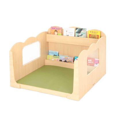 Lese- und Kuschelecke mit Bücherregal