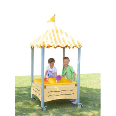 Mobiler Matschtisch mit Spitzdach