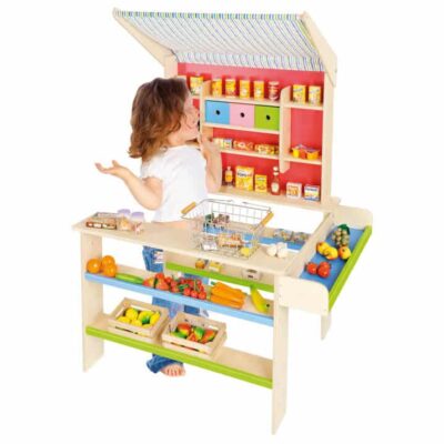 Kinderkaufladen mit Einkaufswagen