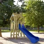 Spielturm GIANT Villa - 01 pro giant villa background park new 1