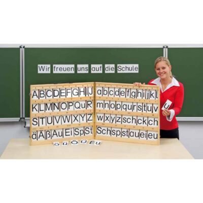 Magnetischer Buchstabensatz im Holzkoffer