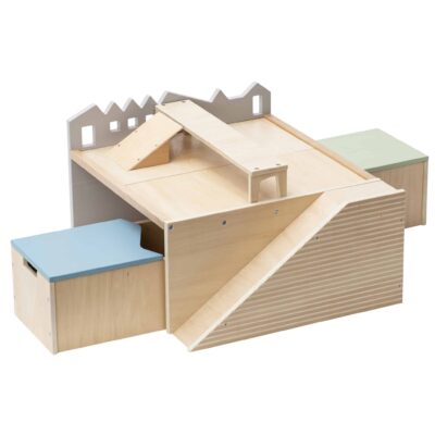 Bodenspieltisch mit Sitzbänken