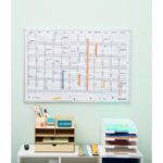 Selbstklebetasche inkl. Einsteckschildern, 102 x 55 mm - Betzold Whiteboard Jahresplaner mit Magnetsymbolen 65 x 95 cm E 768760 i ZN