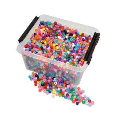 Kunststoff-Perlen in der Kiste