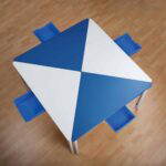 Pythagoras Dreiecktisch Vollkern „Powersurf“ mit Ergo Tray Box - Pythagoras Dreiecktisch Melamin mit Ergo Tray Box 2