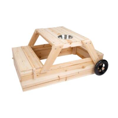 Sandkasten mit Sitzgruppe und Matschtisch