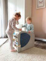 Spielzeugbox mit Sitz und Rollen Elefant „Wildlife“ - 12423 11 spielzeugbox mit sitz und rollen elefant wildlife small foot kinderbild 02