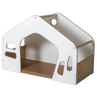 Kleines Spielhaus mit Matte