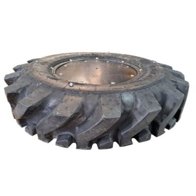 Halber Trecker-Schaukelreifen mit Bodenplatte