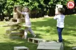 Freistehende Outdoor-Tafel - DR019 Millhouse Outdoor Building Block Set Lifestyle CMYK