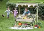 Outdoor-Marktstand aus Holz - DR041 Millhouse Outdoor Market Stall Lifestyle RGB d1a5fd42 74db 421f 9256 d7d238a4b72b