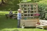 Mobiler Pflanzkasten mit Rankgitter - DR096 Millhouse Outdoors Mobile Planter With Trellis Lifestyle RGB 17754f50 a53b 40e7 a647 484d79bbfd4a