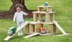 Großes, offenes Spielhaus aus Holz - DR121 Millhouse Outdoor Imaginative Play Building Lifestyle B CMYK RGB 2a64c93d 0ee9 4494 b65c 4dcbd300e0f2