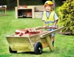 Bau-Spielset aus Holz - DR127 Millhouse Outdoor Wheelbarrow Lifestyle CMYK RGB c715dd6b cf4c 4772 bb97 6e3a0c8f32b0