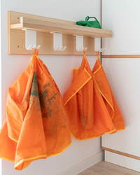 DECOR Hakenleiste mit Ablage - 2 Decken Hakenleiste+Kittel