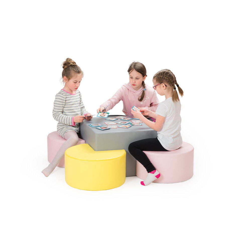 Tisch- und Hockerset