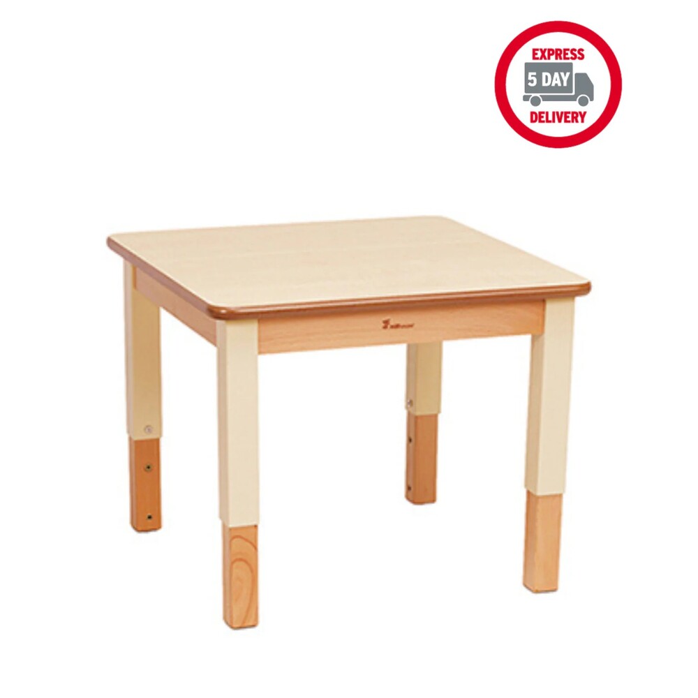 Höhenverstellbarer, quadratischer Tisch