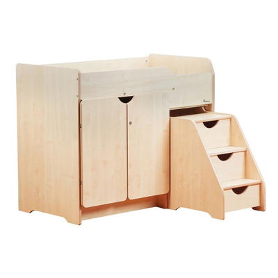 Ergonomische Wickelkommode mit integrierter Treppe