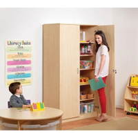 Abschließbarer hoher Aufbewahrungsschrank - PT689 Millhouse Early Years Furniture Lockable Storage Cupboard With Display And Mirror Back Lifestyle RGB 1000