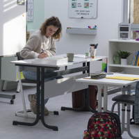 Lehrertisch mit C-Fuß – Bild 11