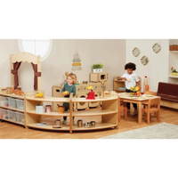 Rollenspielbereich „Home Zome“ mit Aufbewahrungsboxen und Vorhängen - PT980 Millhouse Early Years Furniture Home Zone With Tubs And Taupe Curtains Lifestyle RGB 1000