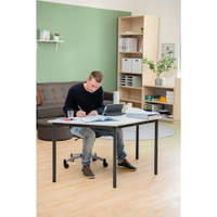 Trapeztisch, runde Tischbeine – Bild 8