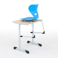 Freischwingerstuhl NICK mit Kunststoffschale SINUS - 4323 SKS aufgestuhlt