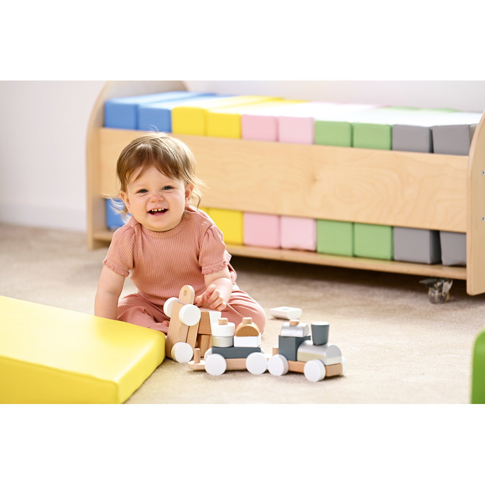 Holzzug mit weiß-grauen Bausteinen - 542123 e 23
